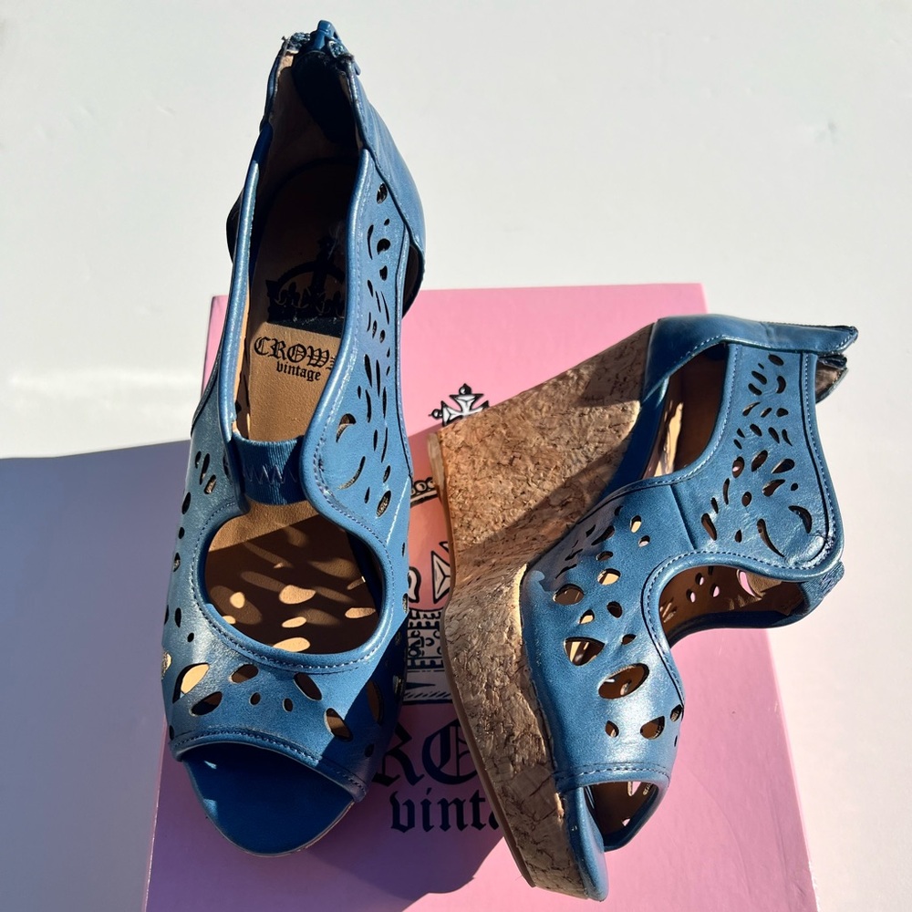 Crown Vintage cork wedge with blue leather cutouts Sz 7